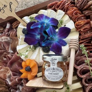 Planning the Perfect Cocktail Hour with a La Jolla Grazing Table